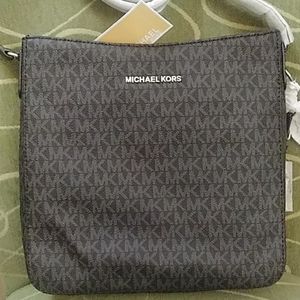 Michael kors messenger bag.   (SOLD)